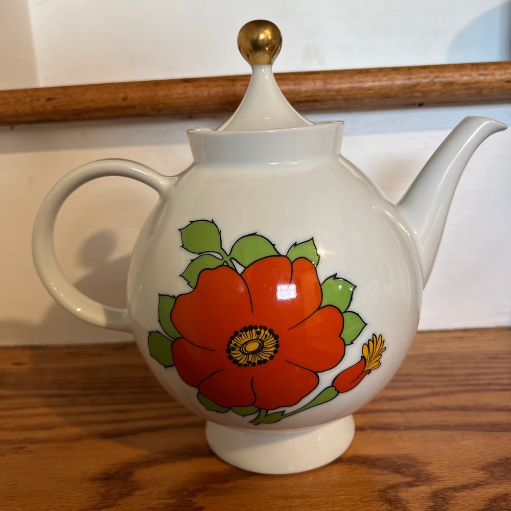 RARE VINTAGE SCHUMANN ARZBERG BAVARIA TEA POT - Hand Painted Flower 1950s-60s